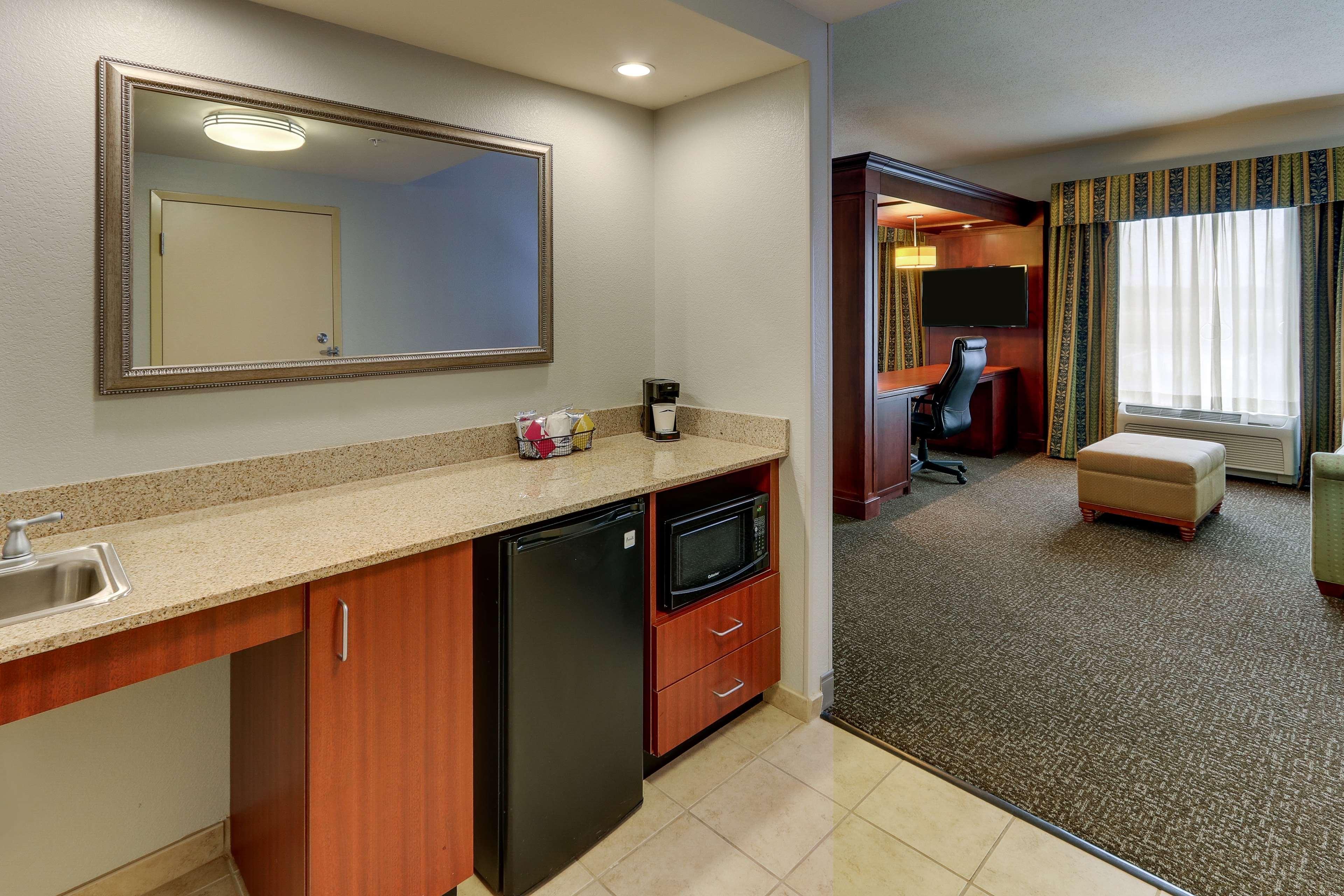 Hampton Inn & Suites Indianapolis-Airport Bagian luar foto