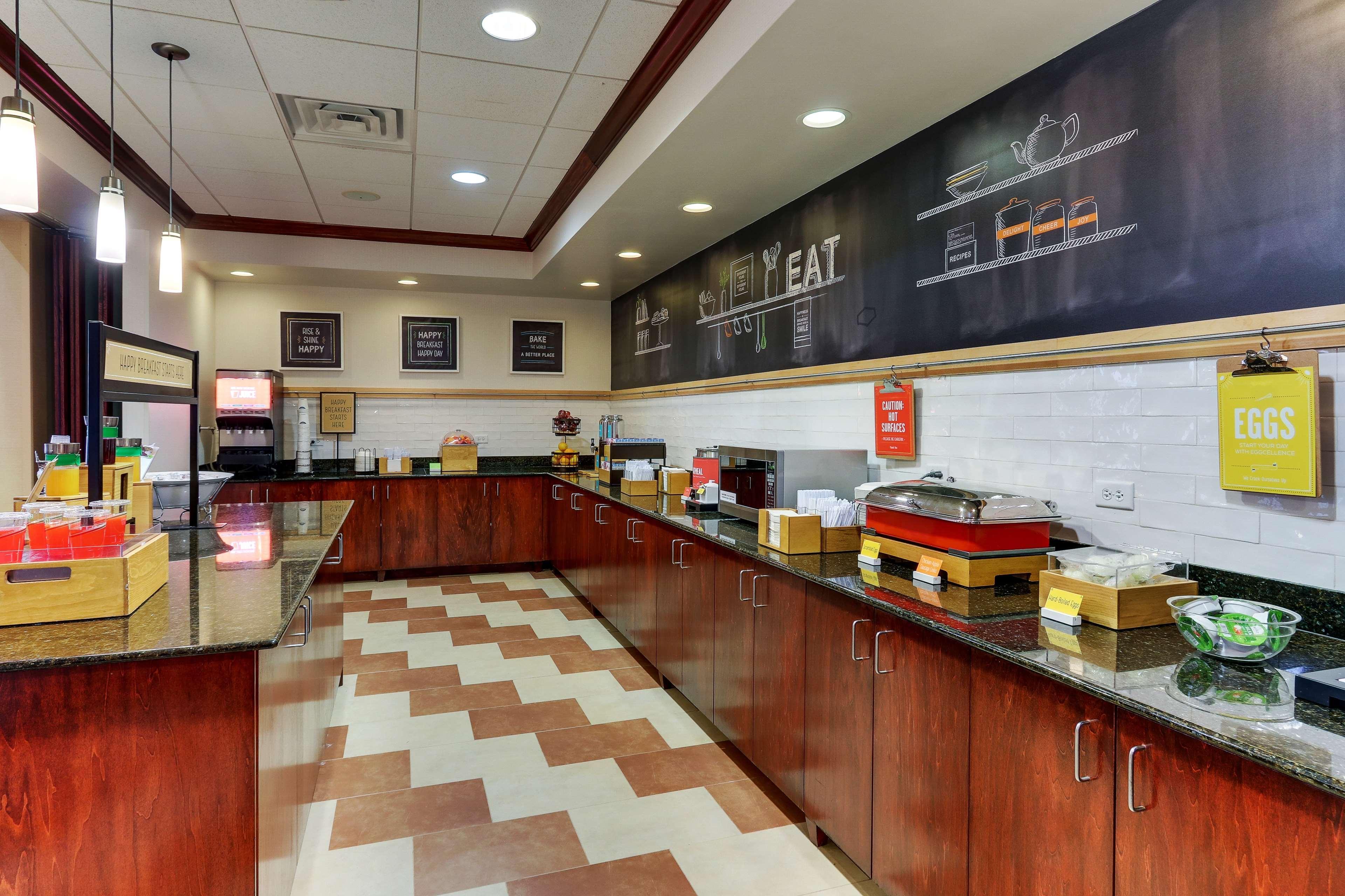 Hampton Inn & Suites Indianapolis-Airport Bagian luar foto