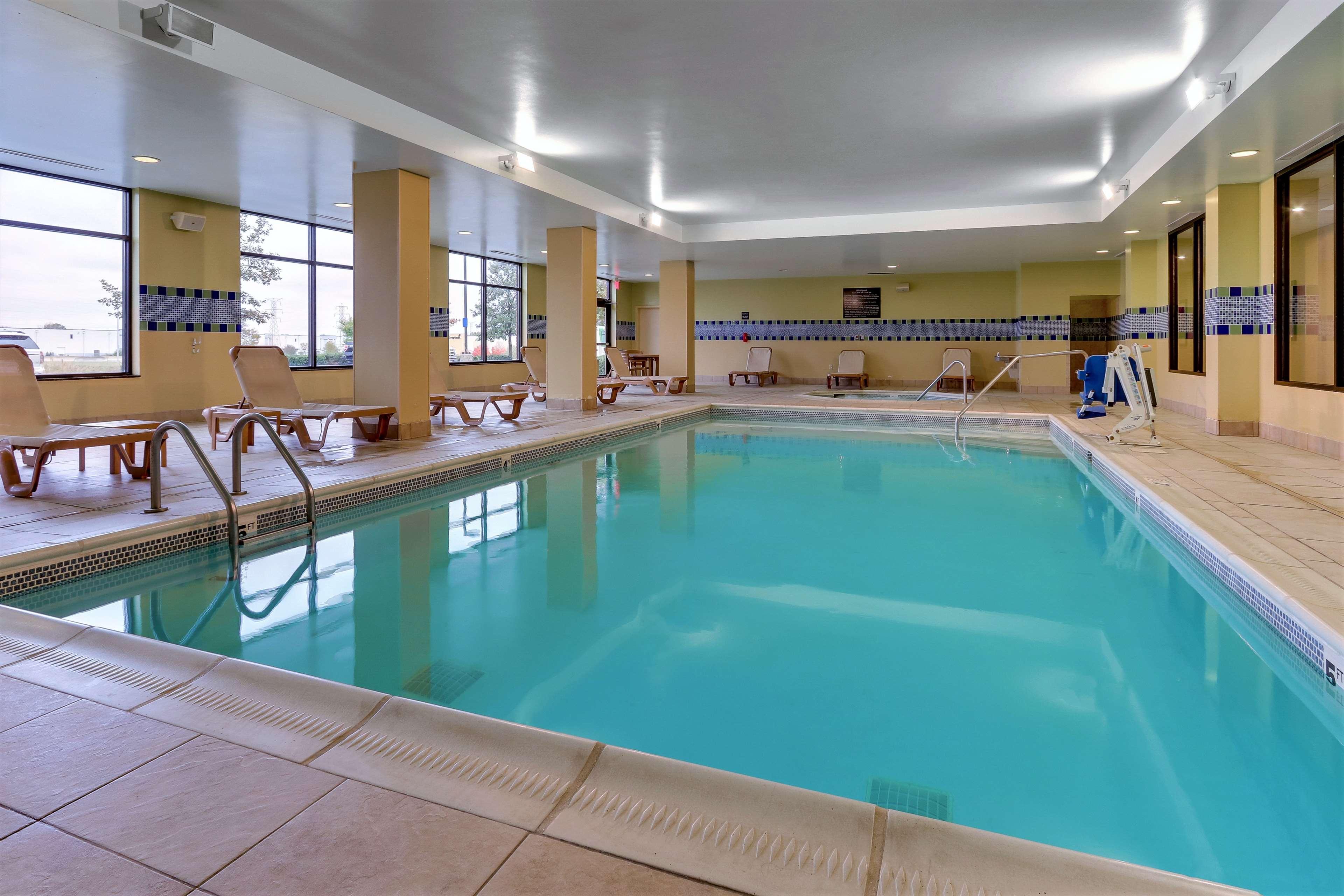 Hampton Inn & Suites Indianapolis-Airport Bagian luar foto