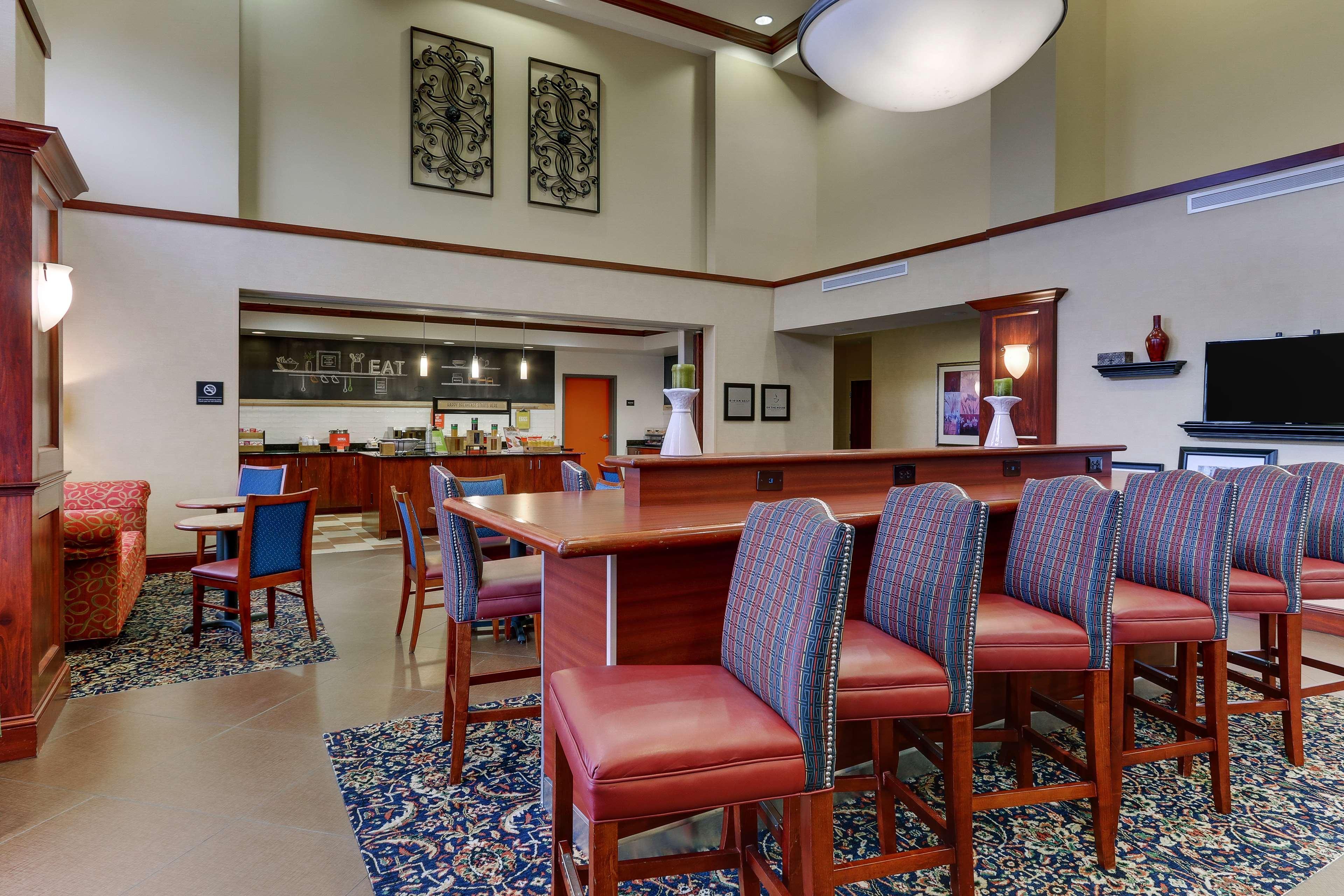 Hampton Inn & Suites Indianapolis-Airport Bagian luar foto
