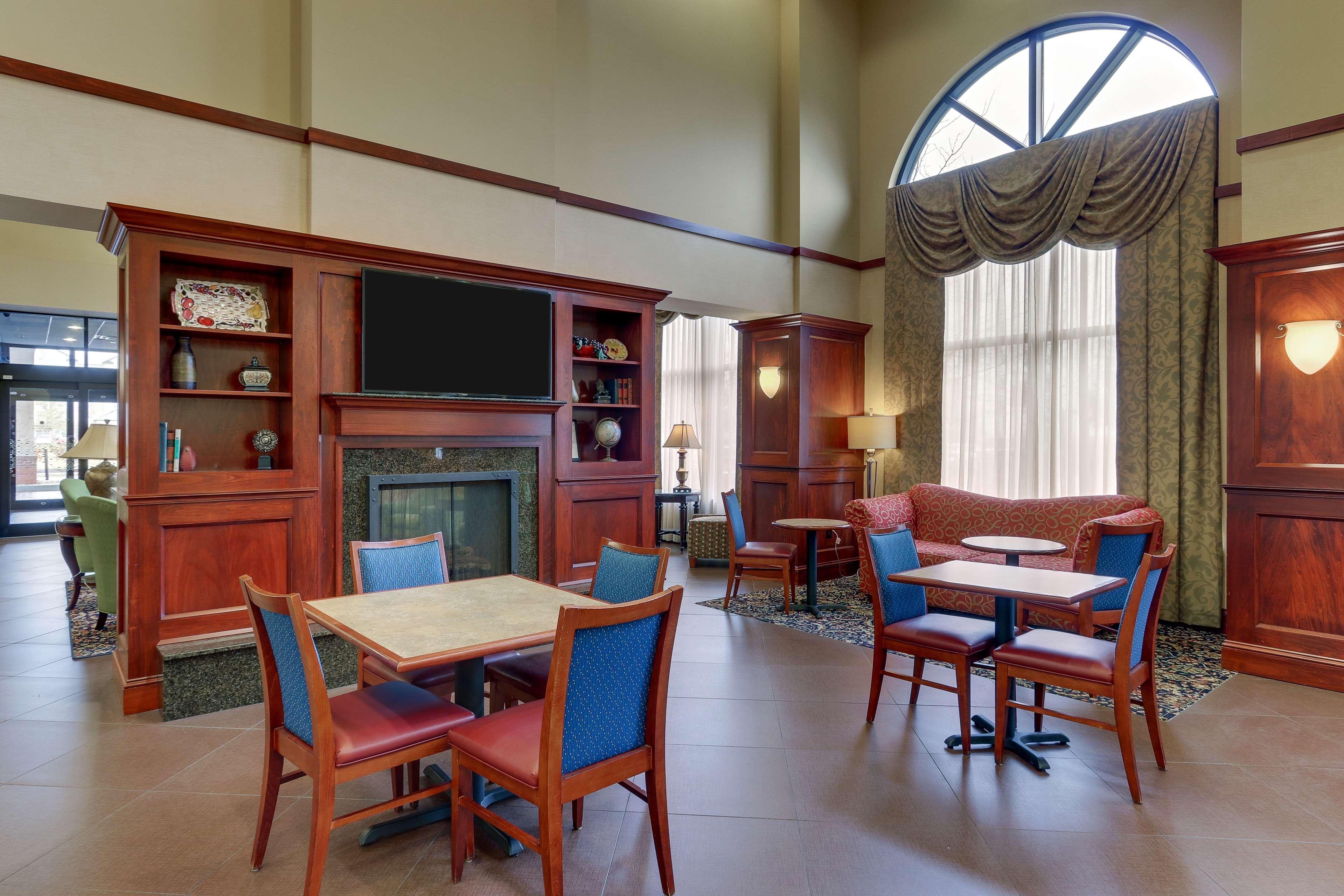 Hampton Inn & Suites Indianapolis-Airport Bagian luar foto