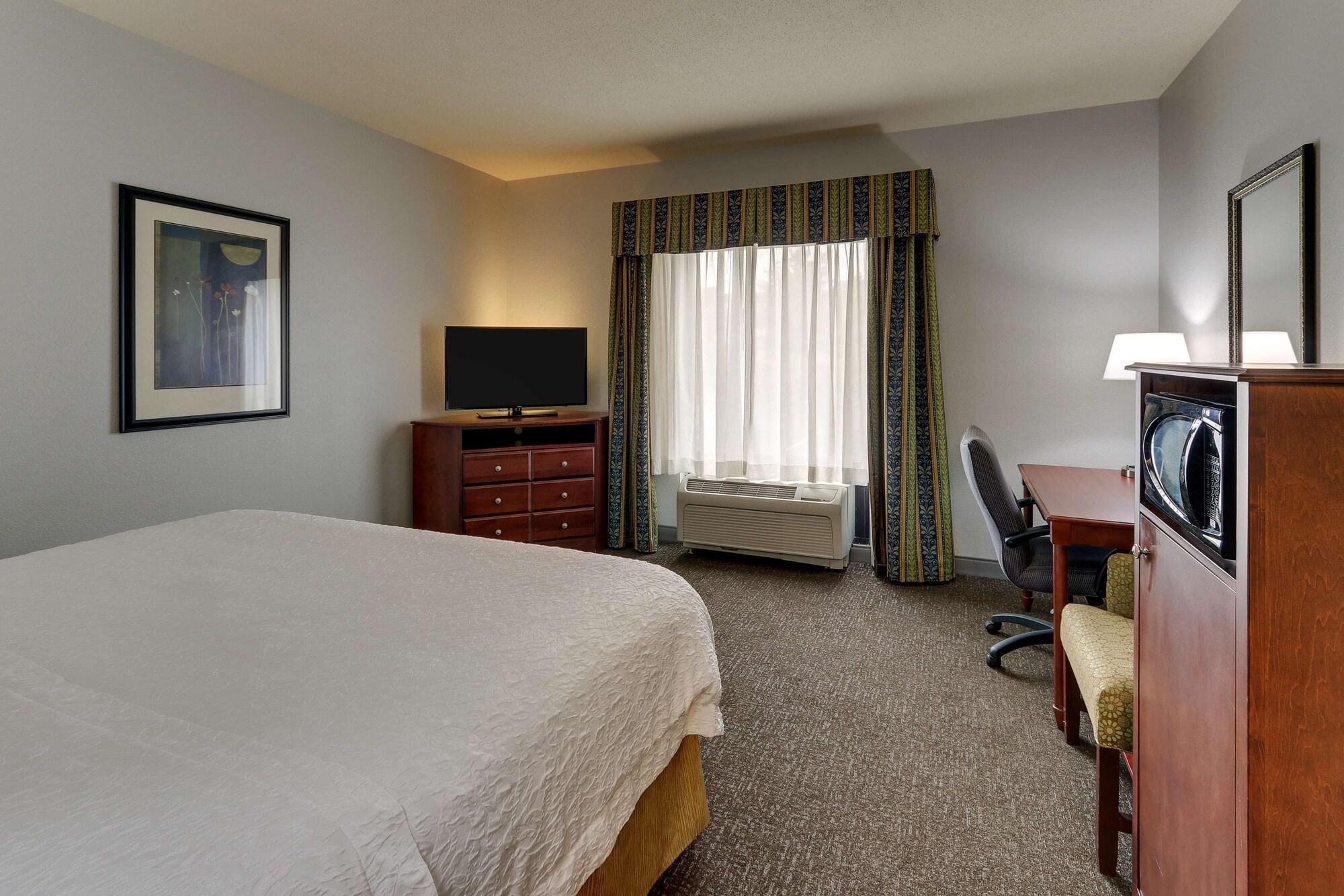 Hampton Inn & Suites Indianapolis-Airport Bagian luar foto