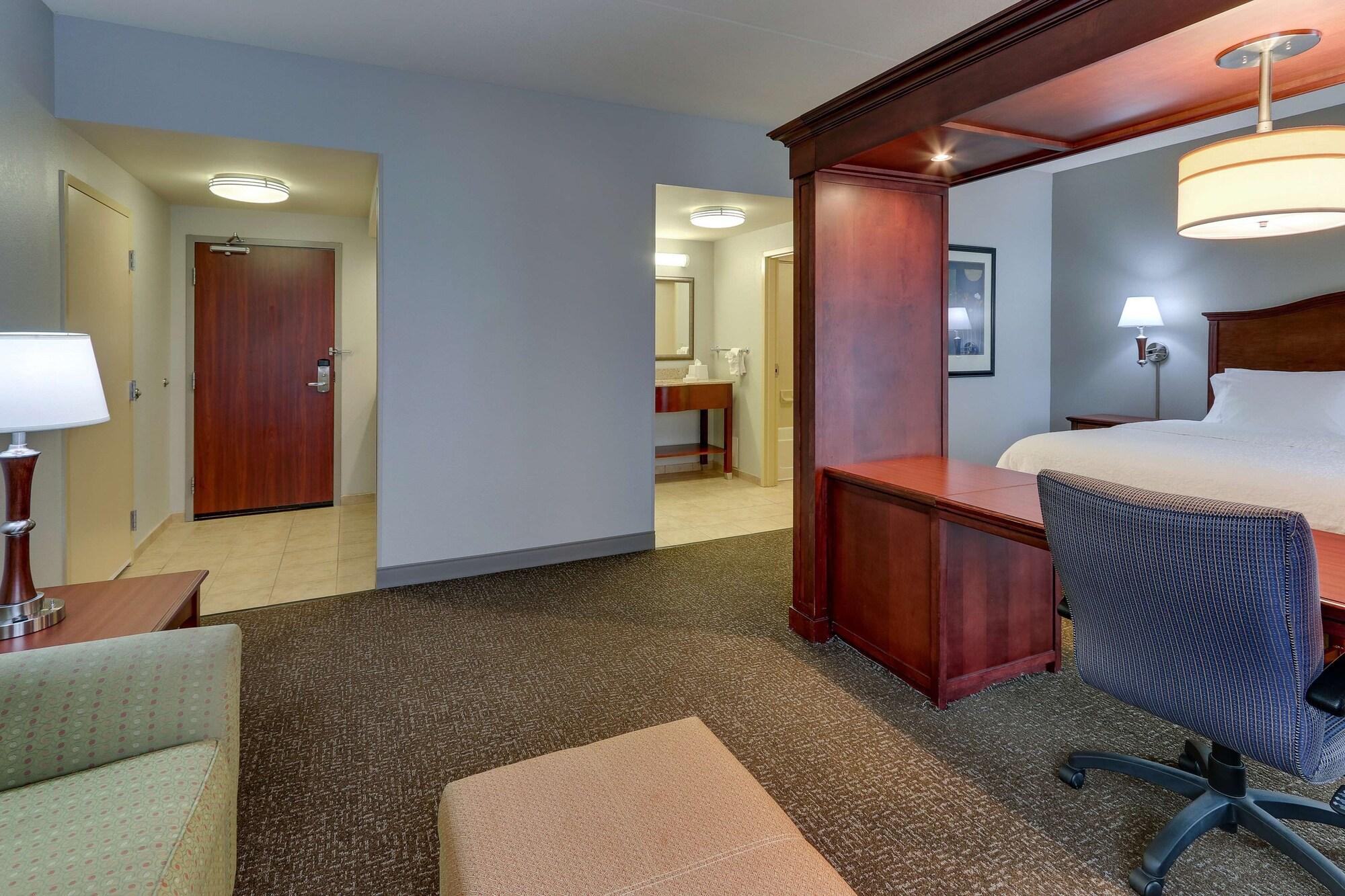 Hampton Inn & Suites Indianapolis-Airport Bagian luar foto