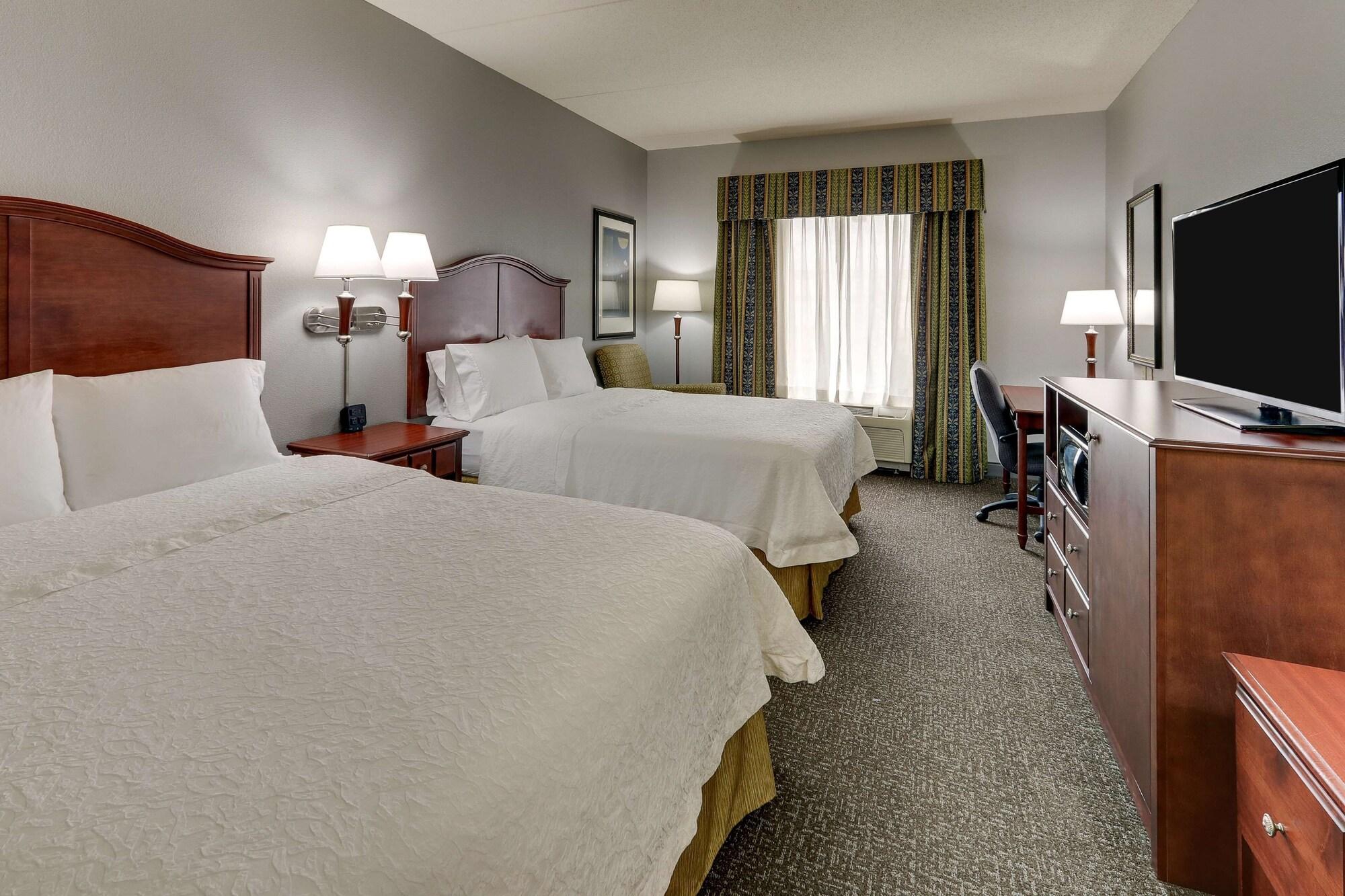 Hampton Inn & Suites Indianapolis-Airport Bagian luar foto