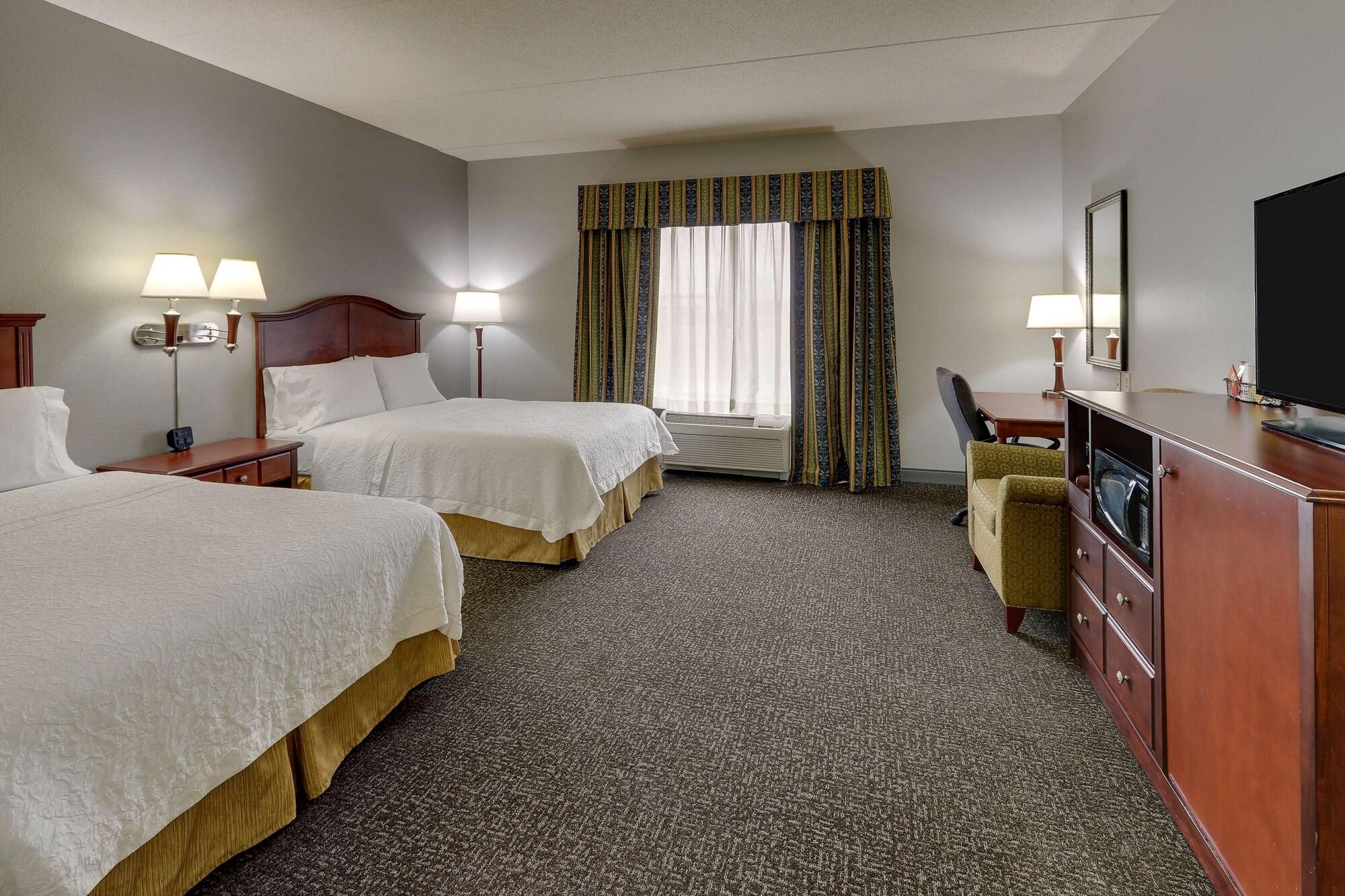 Hampton Inn & Suites Indianapolis-Airport Bagian luar foto