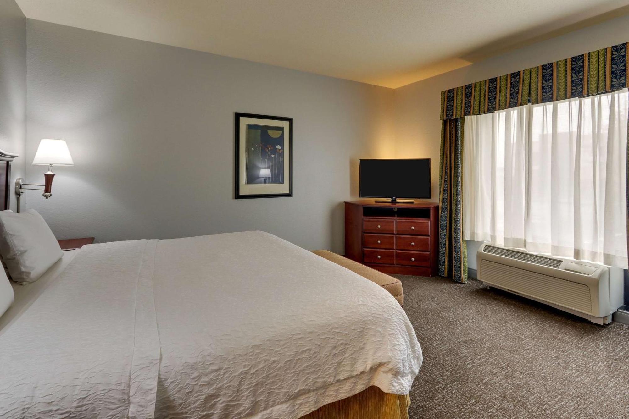 Hampton Inn & Suites Indianapolis-Airport Bagian luar foto