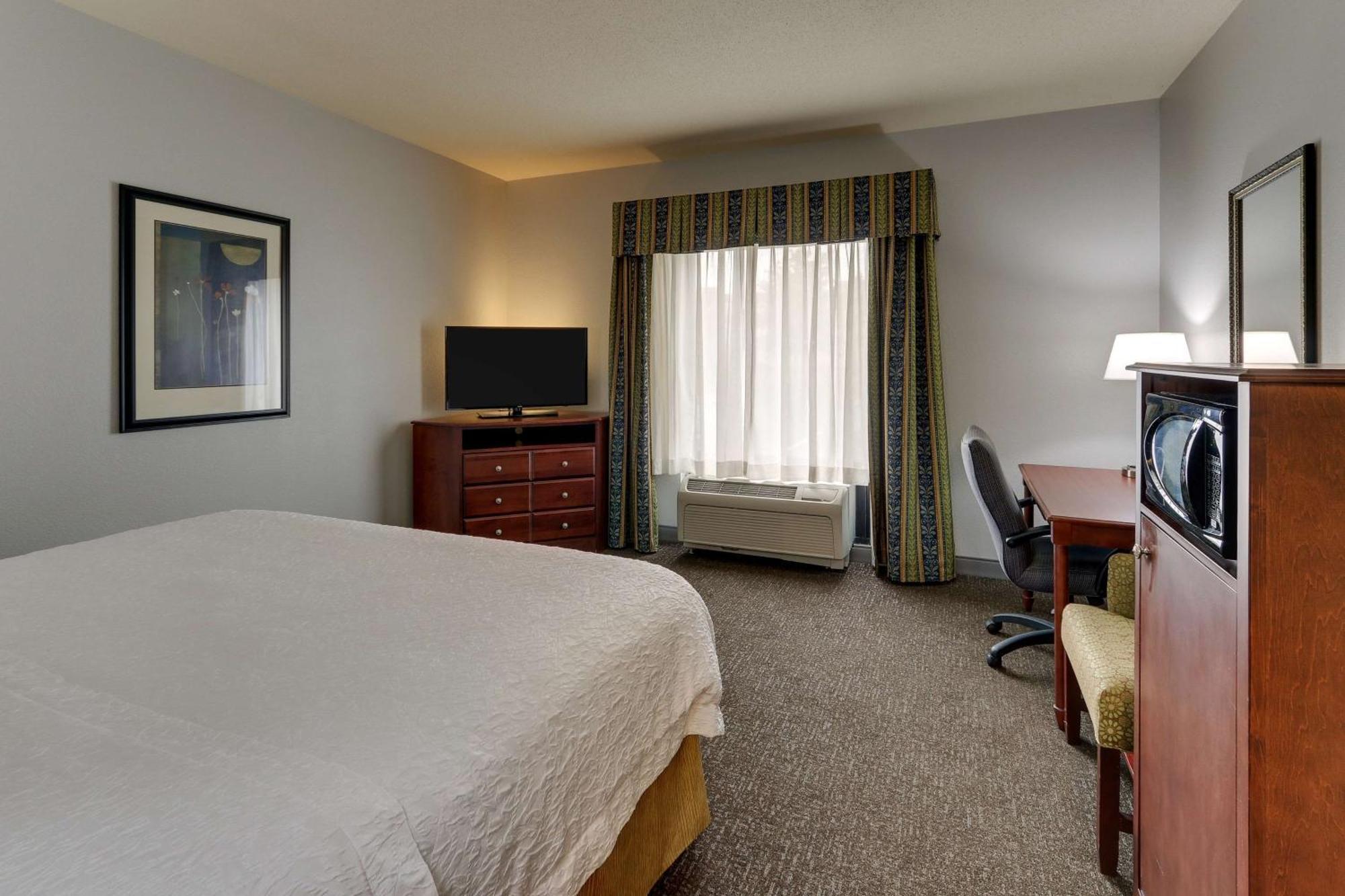Hampton Inn & Suites Indianapolis-Airport Bagian luar foto