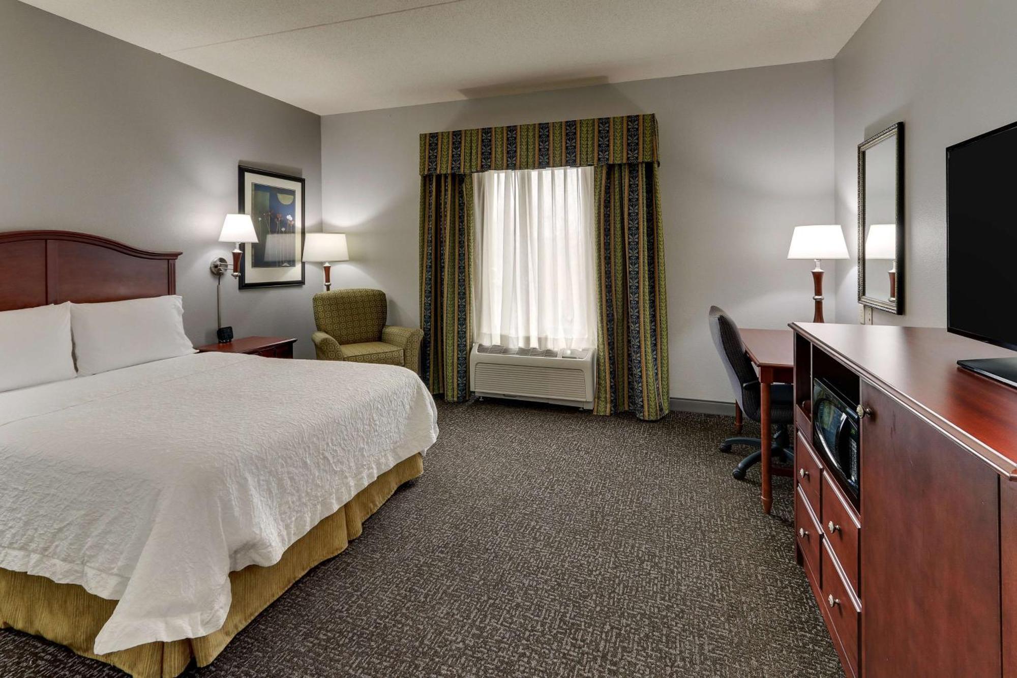 Hampton Inn & Suites Indianapolis-Airport Bagian luar foto