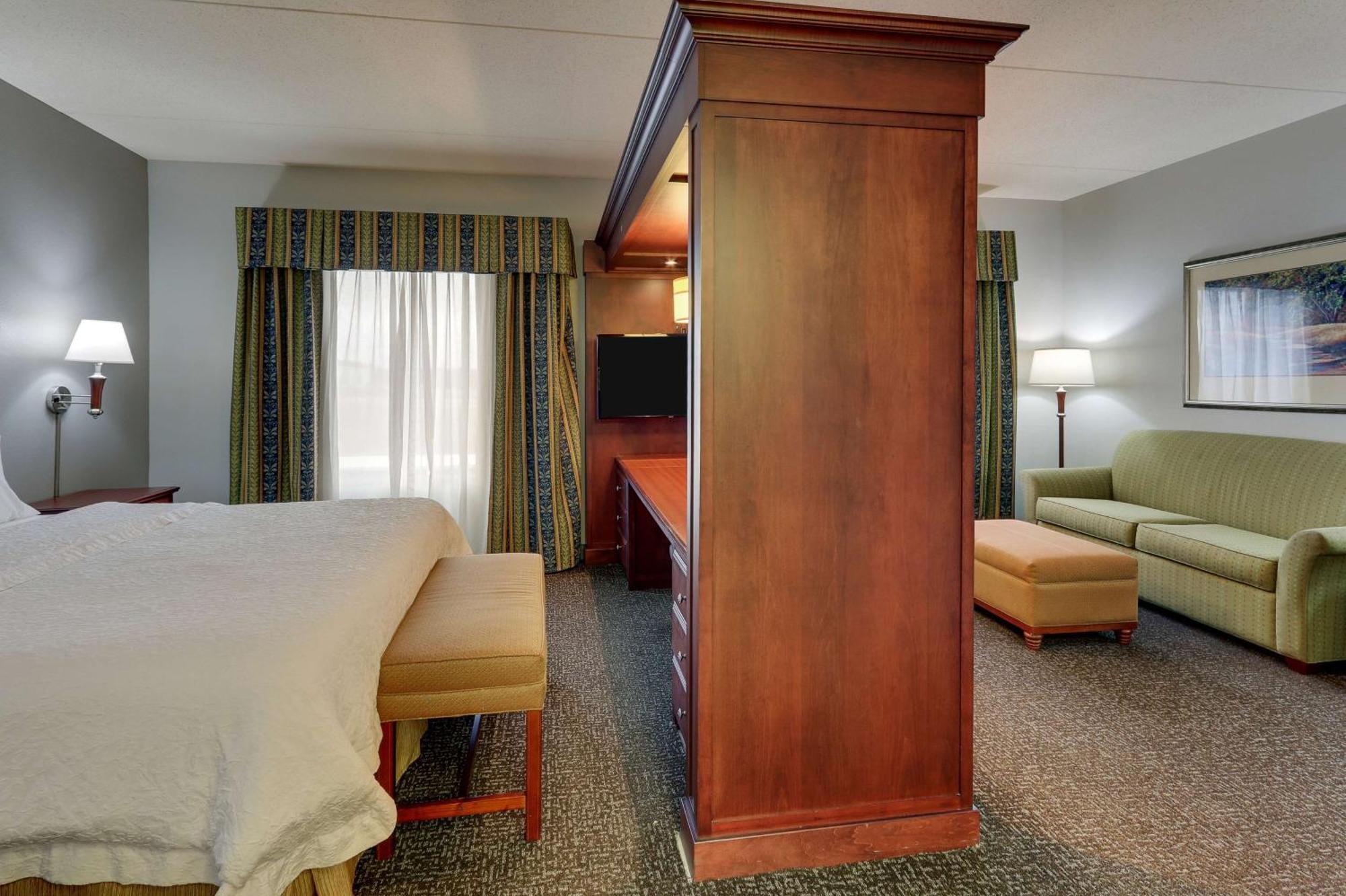 Hampton Inn & Suites Indianapolis-Airport Bagian luar foto