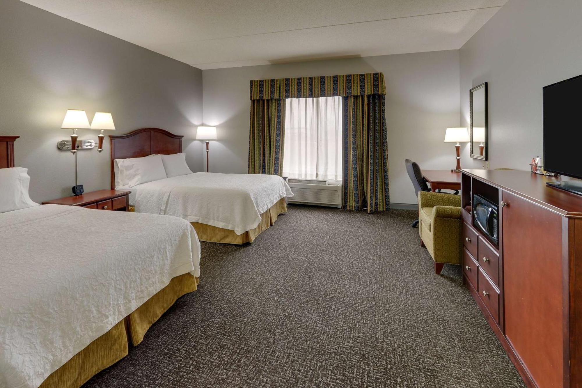 Hampton Inn & Suites Indianapolis-Airport Bagian luar foto