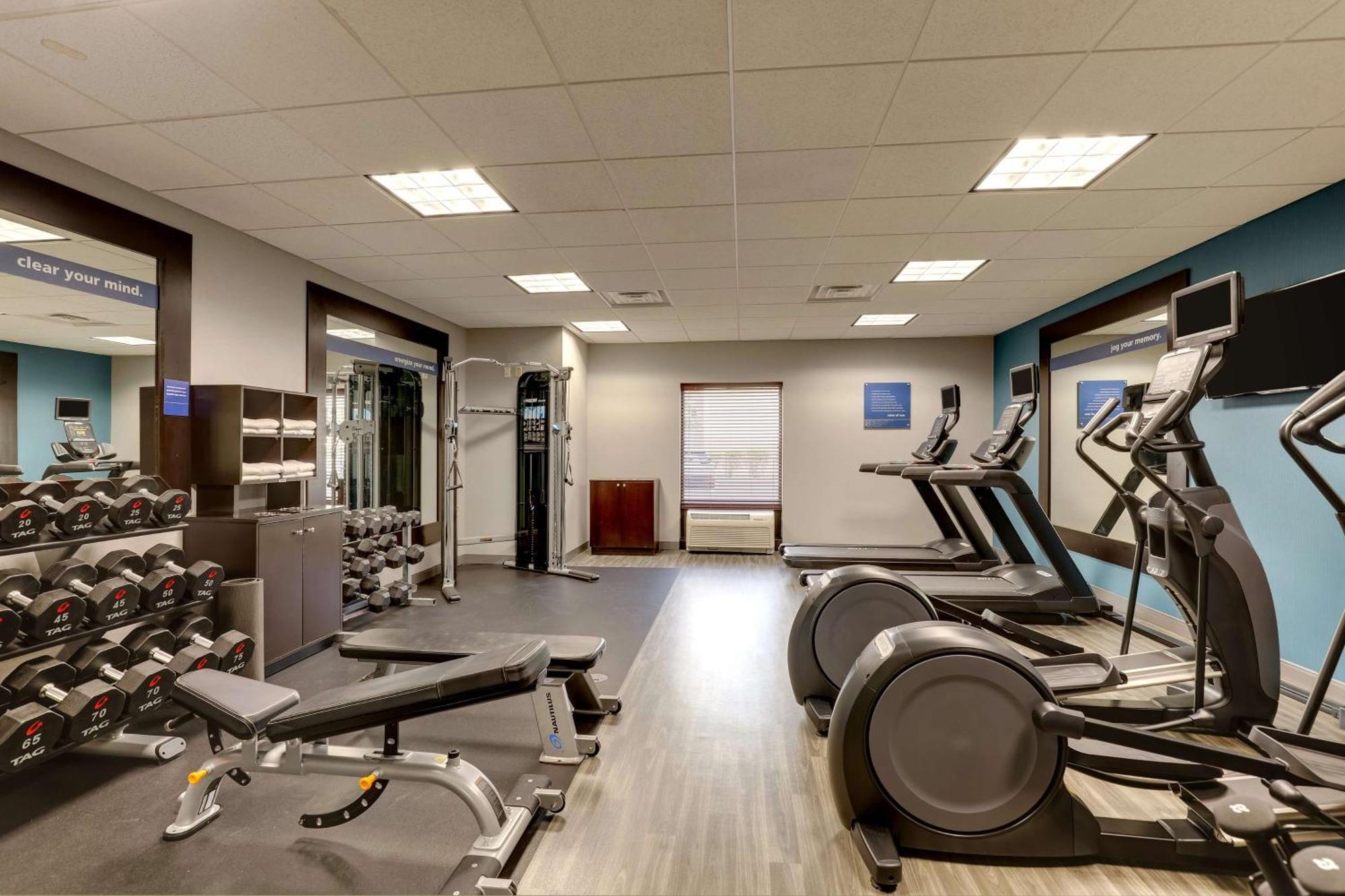 Hampton Inn & Suites Indianapolis-Airport Bagian luar foto
